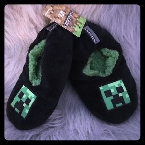 NEW Minecraft Slippers Boys Medium 9-2.5 sock size